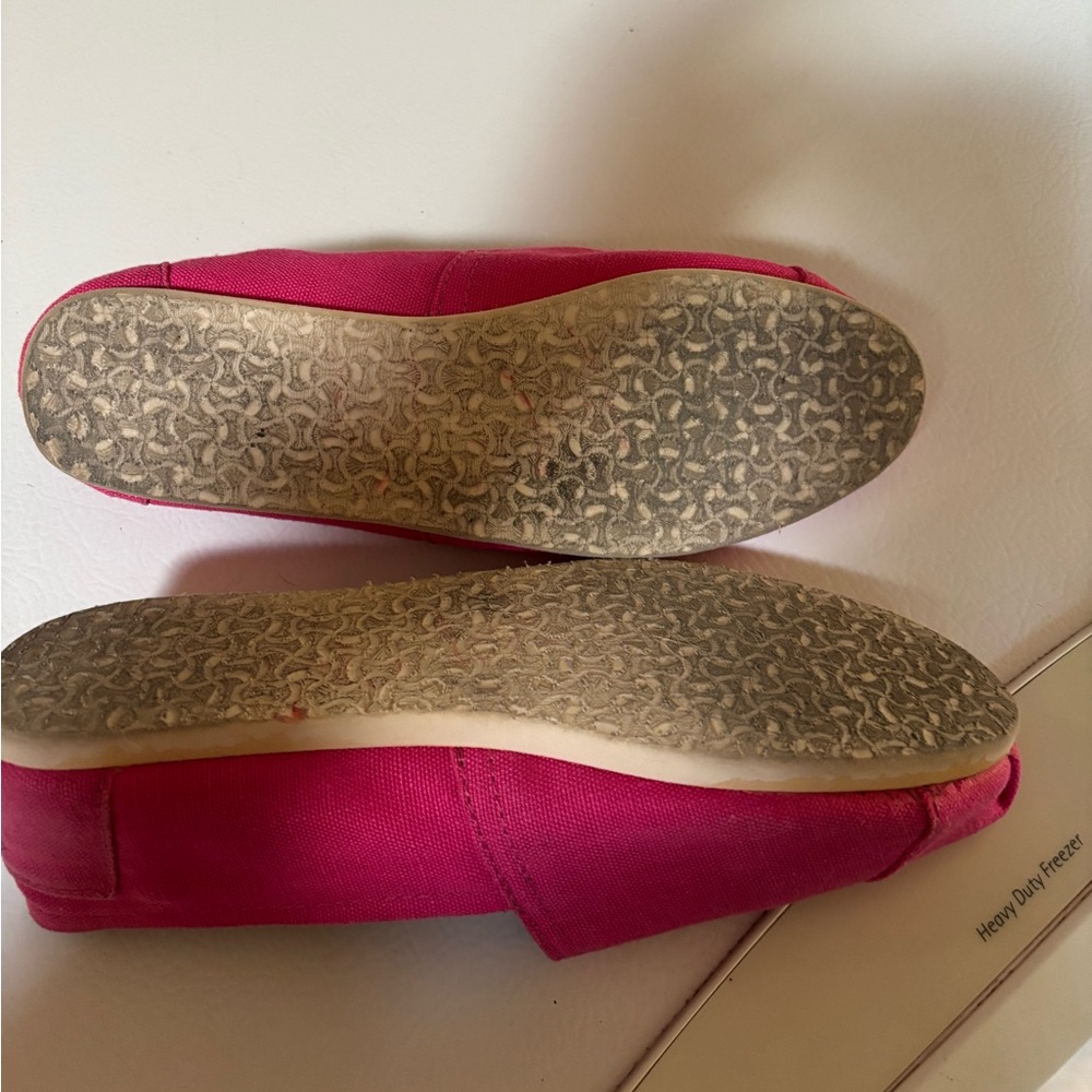 Toms - Picture 2 of 4